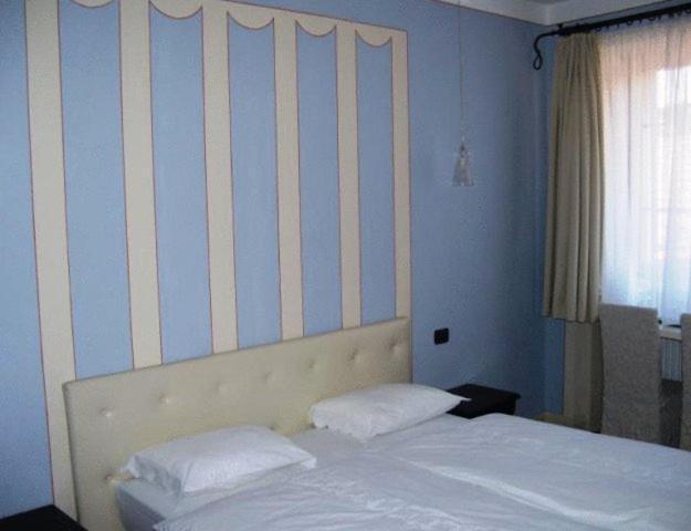 Hotel Casa Arizzoli كانوبيو الغرفة الصورة